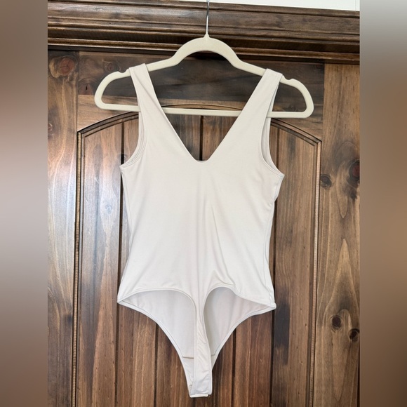 Rae Mode Beige Scoop Neck Bodysuit – Sleeveless Stretch Fit with Snap Closure - Picture 4 of 9